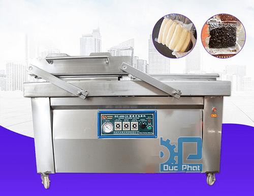 Máy đóng gói hút chân không sử dụng động cơ điện để hút toàn bộ không khí, hơi nước bên trong và hàn miệng túi 