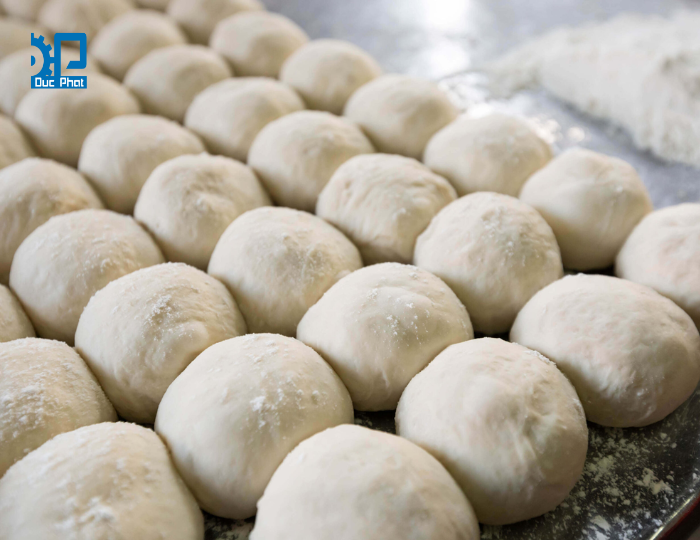 Định hình và tạo hình bánh