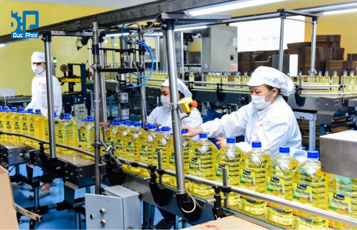 Máy có cần nhân công đứng thao tác không?